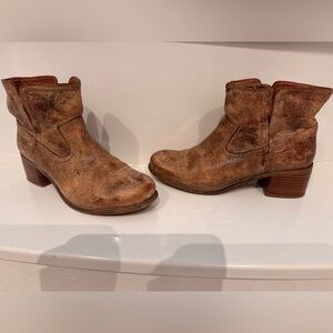 Dina True Ankle Boots